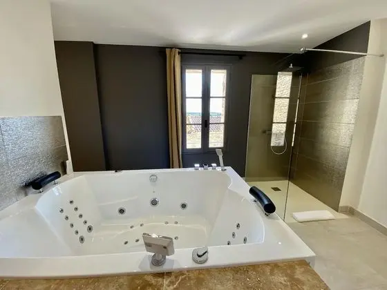 Luxury Süit, 1 Büyük (Queen) Boy Yatak, Jakuzi (Graffiti)