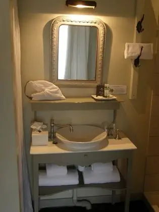 Traditional Tek Büyük Yataklı Oda