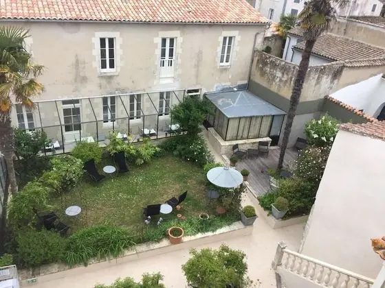 Traditional Tek Büyük Yataklı Oda