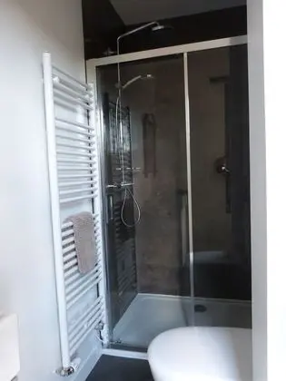 Tek Büyük veya İki Ayrı Yataklı Oda (Les Lavières)