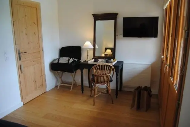 Comfort Tek Büyük Yataklı Oda, Özel Banyo, Havuz Manzaralı (Ptit Piquey)