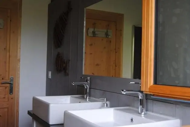 Comfort Tek Büyük Yataklı Oda, Özel Banyo, Havuz Manzaralı (Ptit Piquey)