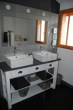 Comfort Tek Büyük Yataklı Oda, Özel Banyo, Havuz Manzaralı (Ptit Piquey)