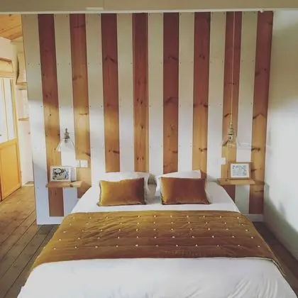 Superior Tek Büyük Yataklı Oda, Özel Banyo, Bahçe Manzaralı (Le Ferret)