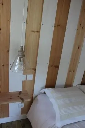 Superior Tek Büyük Yataklı Oda, Özel Banyo, Bahçe Manzaralı (Le Ferret)