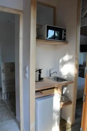 Superior Tek Büyük Yataklı Oda, Özel Banyo, Bahçe Manzaralı (Le Ferret)