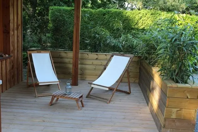 Superior Tek Büyük Yataklı Oda, Özel Banyo, Bahçe Manzaralı (Le Ferret)