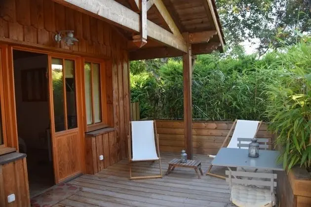 Superior Tek Büyük Yataklı Oda, Özel Banyo, Bahçe Manzaralı (Le Ferret)