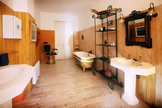 Tek Büyük Yataklı Oda, Ortak Banyo