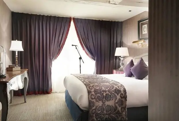 Deluxe Oda (Opera View)