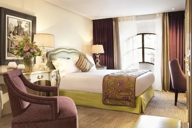 Deluxe Oda (Opera View)