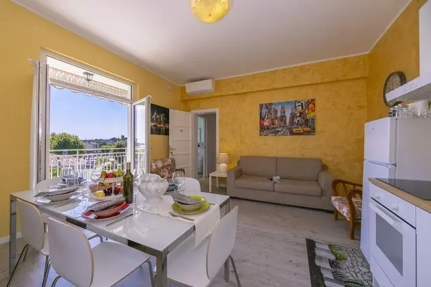 Family Apart Daire, Birden Çok Yatak, 2 Banyolu, Bahçeli (La Maison Fleurie Appartamento Giglio)