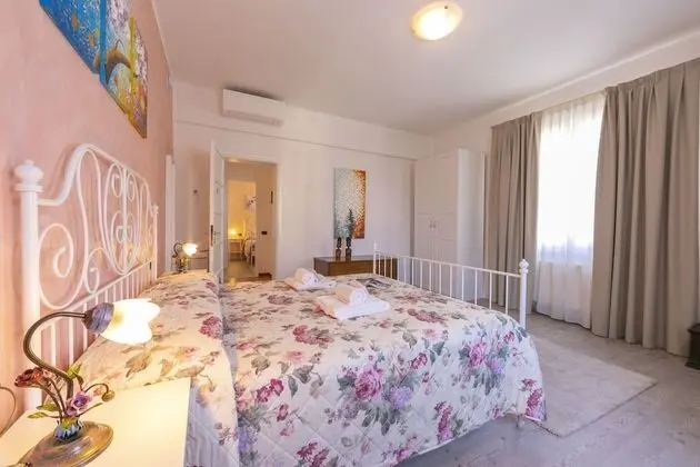 Family Apart Daire, Birden Çok Yatak, 2 Banyolu, Bahçeli (La Maison Fleurie Appartamento Giglio)