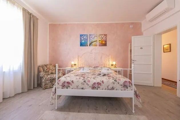 Family Apart Daire, Birden Çok Yatak, 2 Banyolu, Bahçeli (La Maison Fleurie Appartamento Giglio)