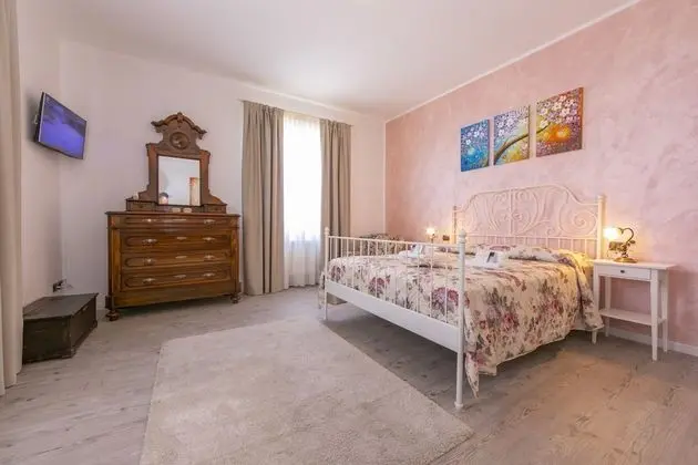 Family Apart Daire, Birden Çok Yatak, 2 Banyolu, Bahçeli (La Maison Fleurie Appartamento Giglio)