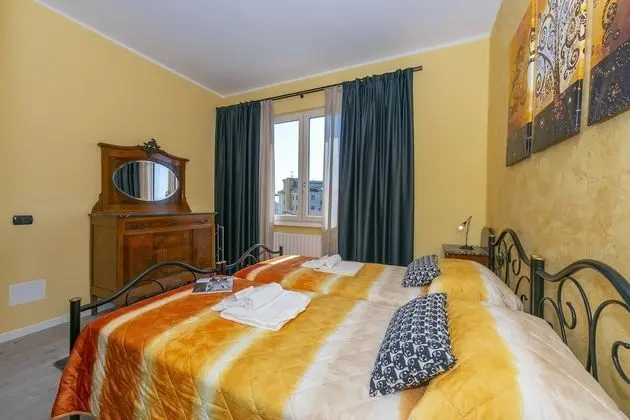 Family Apart Daire, Birden Çok Yatak, 2 Banyolu, Bahçeli (La Maison Fleurie Appartamento Giglio)