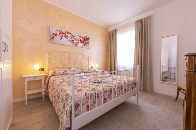 Family Apart Daire, Birden Çok Yatak, 2 Banyolu, Bahçeli (La Maison Fleurie Appartamento Giglio)