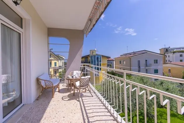 Family Apart Daire, Birden Çok Yatak, 2 Banyolu, Bahçeli (La Maison Fleurie Appartamento Giglio)