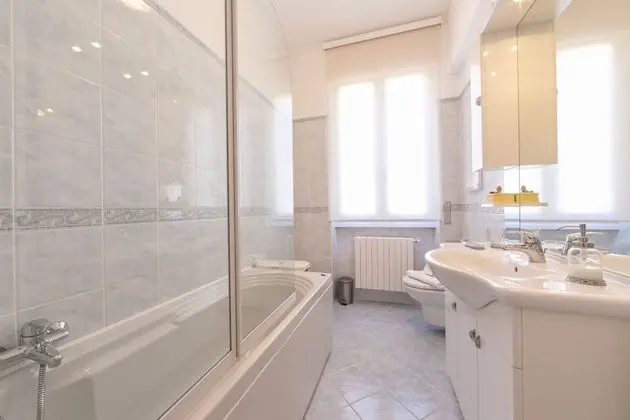 Family Apart Daire, Birden Çok Yatak, 2 Banyolu, Bahçeli (La Maison Fleurie Appartamento Giglio)