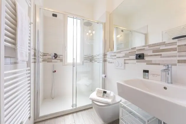 Family Apart Daire, Birden Çok Yatak, 2 Banyolu, Bahçeli (La Maison Fleurie Appartamento Giglio)