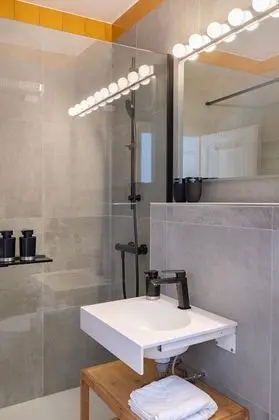 Classic Tek Büyük Yataklı Oda, Banyolu/Duşlu, Bahçe Manzaralı (Nonnettes)