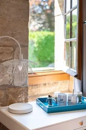 Superior Tek Büyük Yataklı Oda, Banyolu/Duşlu, Bahçe Manzaralı (Chardon Lorrain)