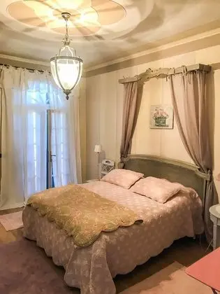 Tek Büyük Yataklı Oda, Ortak Banyo (Parigi Chic)