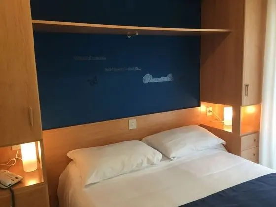 Classic Tek Büyük Yataklı Oda, 1 Büyük (Queen) Boy Yatak, Balkon, Kısmi Deniz Manzaralı