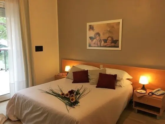 Standard Tek Büyük veya İki Ayrı Yataklı Oda, Balkon, Kısmi Deniz Manzaralı
