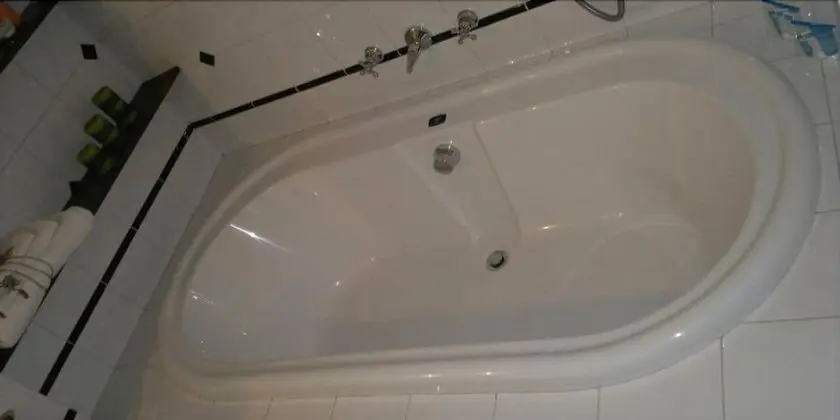 Deluxe Tek Büyük Yataklı Oda, Küvet, Bahçe Manzaralı