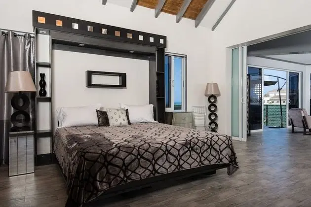 Luxury Villa (7 bedrooms - with Butler)