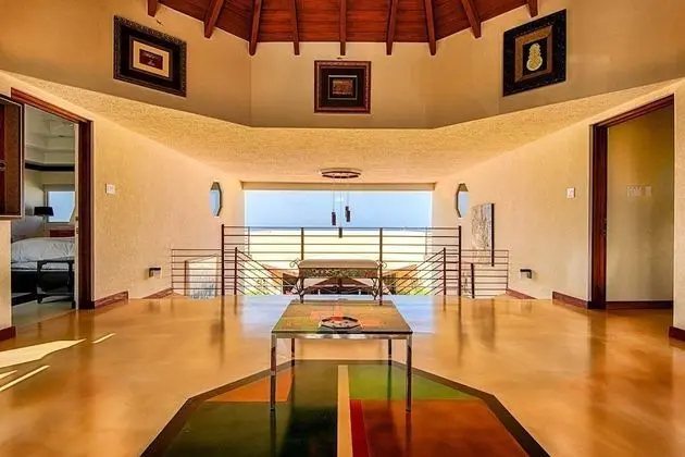 Luxury Villa (7 bedrooms - with Butler)