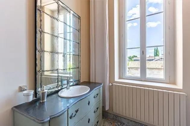 Luxury Tek Büyük Yataklı Oda, Banyolu/Duşlu, Bahçe Manzaralı (Bouton d'or)