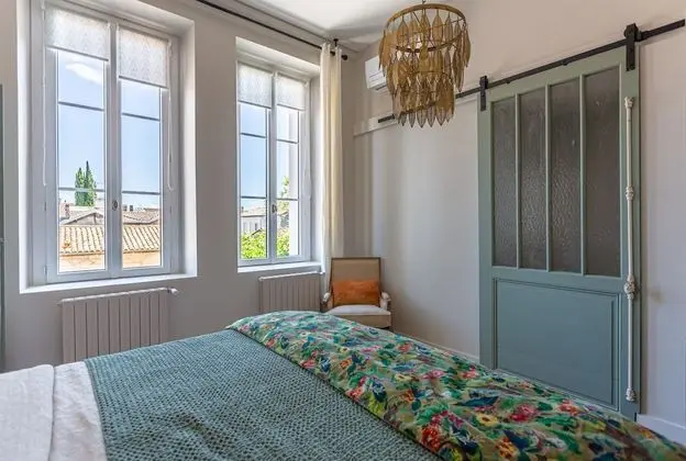 Luxury Tek Büyük Yataklı Oda, Banyolu/Duşlu, Bahçe Manzaralı (Bouton d'or)