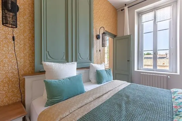 Luxury Tek Büyük Yataklı Oda, Banyolu/Duşlu, Bahçe Manzaralı (Bouton d'or)