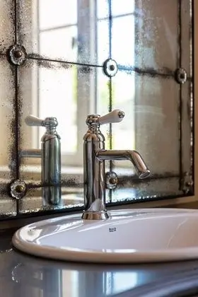 Luxury Tek Büyük Yataklı Oda, Banyolu/Duşlu, Bahçe Manzaralı (Bouton d'or)