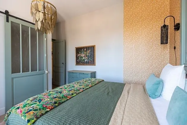 Luxury Tek Büyük Yataklı Oda, Banyolu/Duşlu, Bahçe Manzaralı (Bouton d'or)
