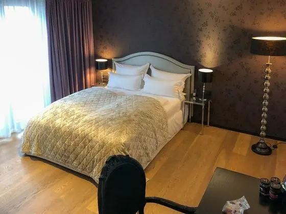Tek Büyük Yataklı Oda, Balkon, Avlu Manzaralı (Light)