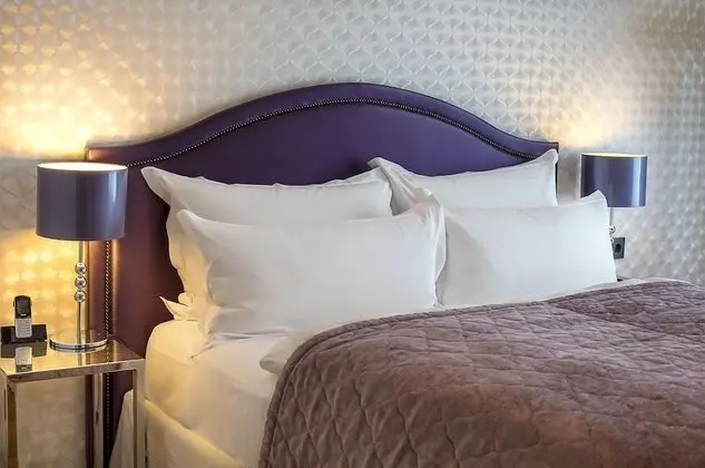 Tek Büyük Yataklı Oda, Balkon, Avlu Manzaralı (Light)