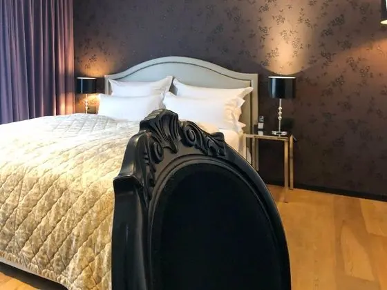 Tek Büyük Yataklı Oda, Balkon, Avlu Manzaralı (Light)
