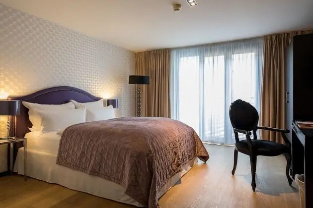 Tek Büyük Yataklı Oda, Balkon, Avlu Manzaralı (Light)