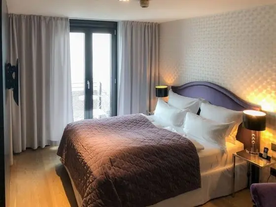 Tek Büyük Yataklı Oda, Balkon, Avlu Manzaralı (Light)