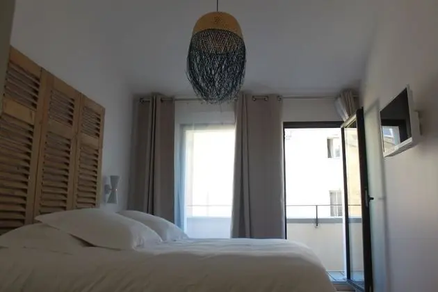 Tek Büyük Yataklı Oda, Balkon (Jardin Public)