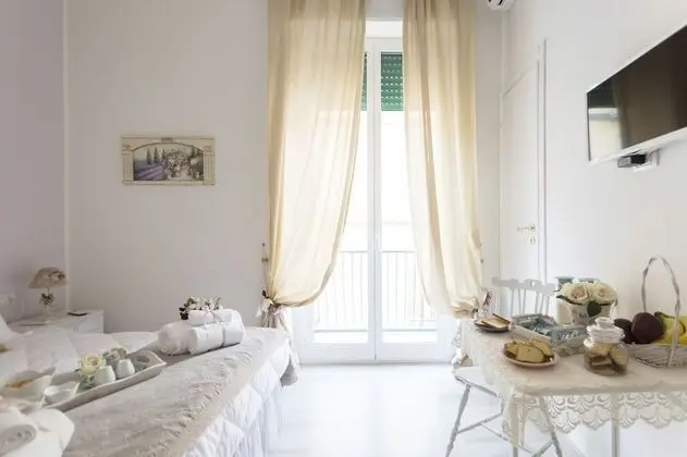 Classic Tek Büyük Yataklı Oda, Şehir Manzaralı (Bouton de Rose)