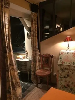 Tek Büyük Yataklı Oda, Avlu Manzaralı (Robespierre)