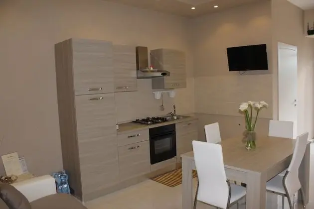 Stüdyo, Küçük Mutfak (La Dependance)