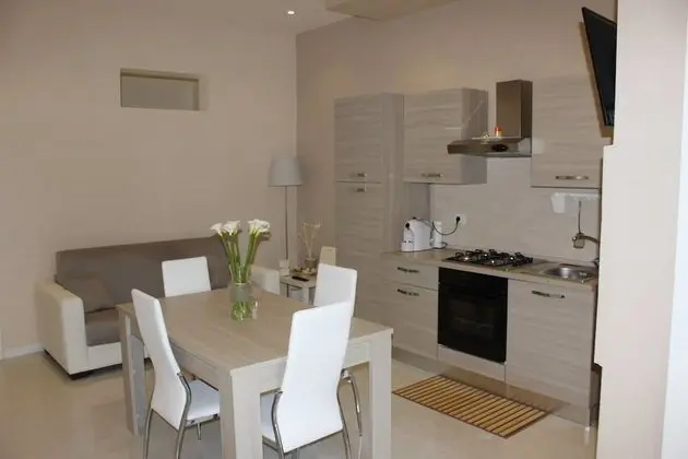 Stüdyo, Küçük Mutfak (La Dependance)