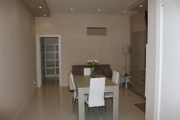 Stüdyo, Küçük Mutfak (La Dependance)