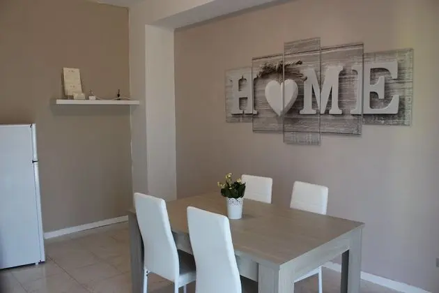 Stüdyo, Küçük Mutfak (La Dependance)