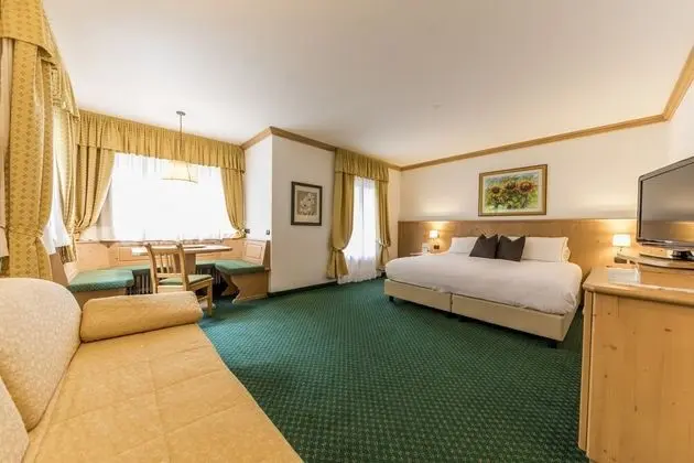 Junior Süit, Balkon